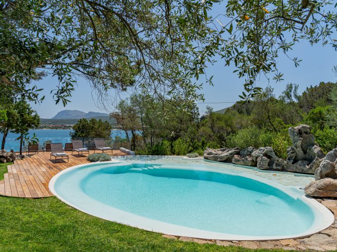 VILLA FRONTE MARE PORTO ROTONDO MARINELLA | Lusso Esmeralda!