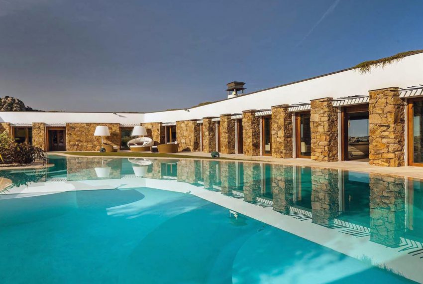 Luxury-Villa-Sardinia-Miata-Rent-PortoCerv01
