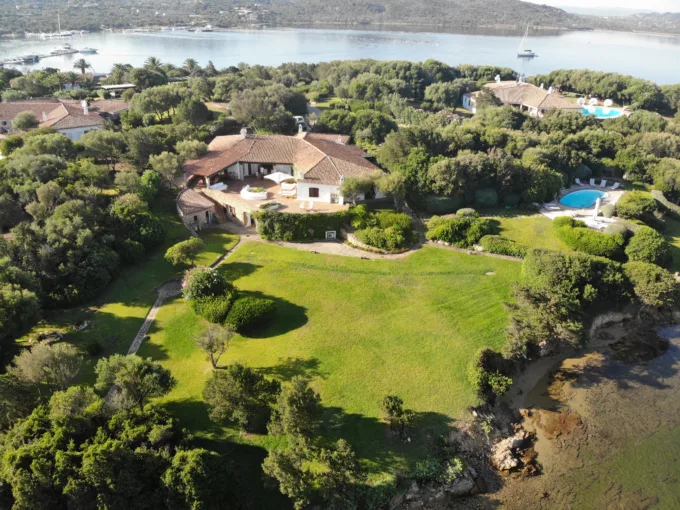"Villa Porto Rotondo in vendita Patrizia con vista mozzafiato sul mare | Luxury Esmeralda!"