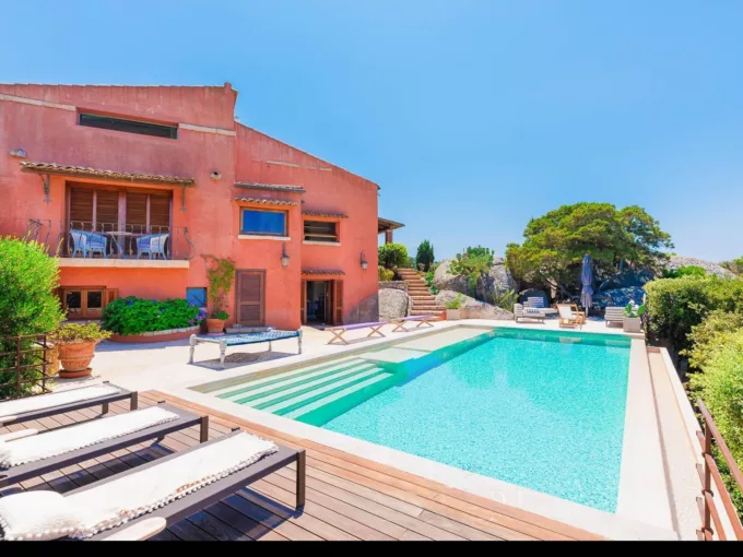 "Villa di lusso con vista mozzafiato in vendita a Porto Rotondo Centro | Luxury Esmeralda!"