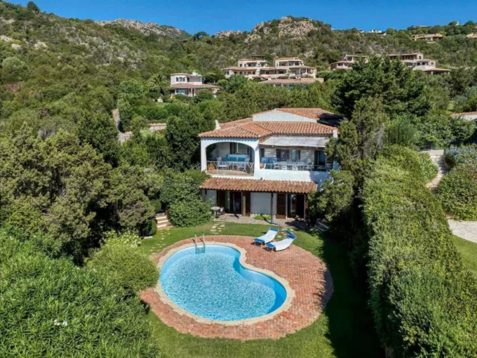 VILLA DI LUSSO IN VENDITA A CALA DI VOLPE FELIDORA | Luxury Esmeralda