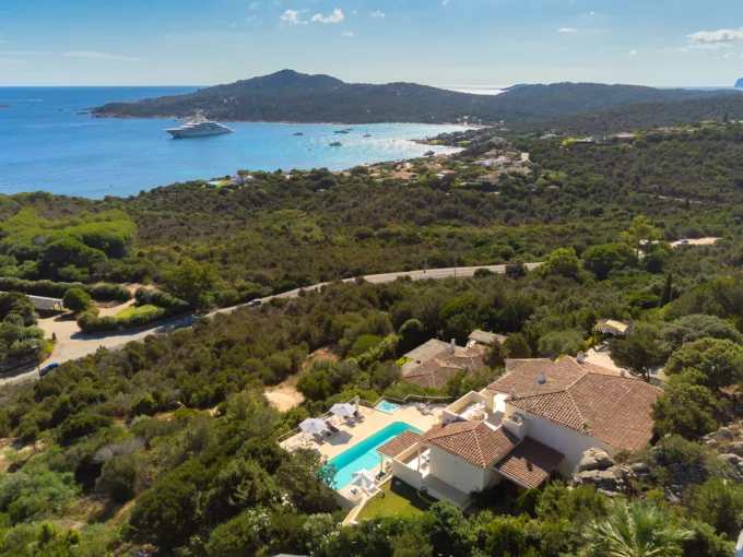"Villa Purple in affitto Pantogia con vista mozzafiato sul mare | Luxury Esmeralda!"