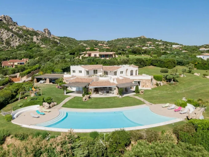 "Vista mozzafiato sulla baia di Porto Rafael - Sardinia | Villa di lusso in vendita | Luxury Esmeralda!"