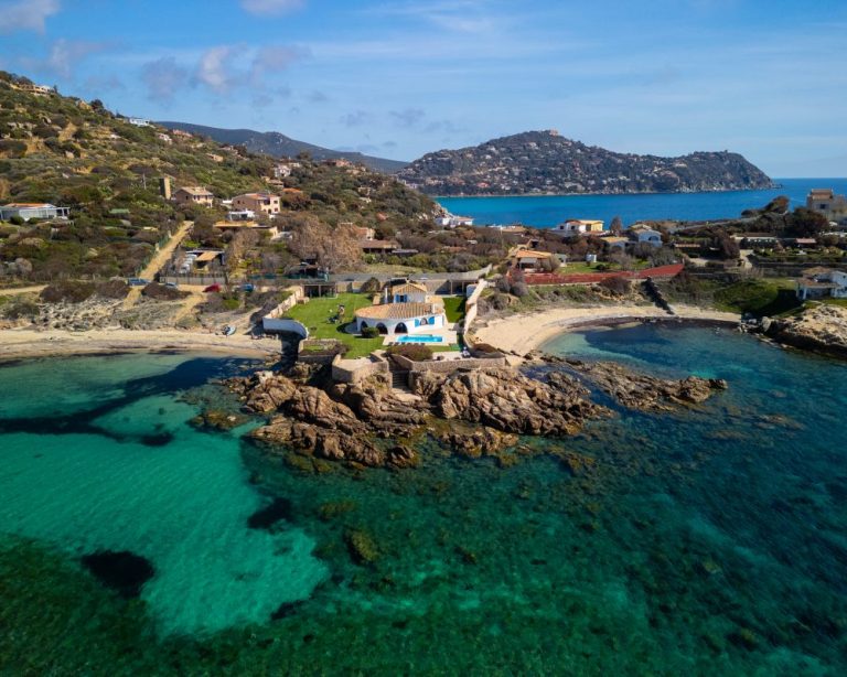 Beachfront Villa Flower For Rent
