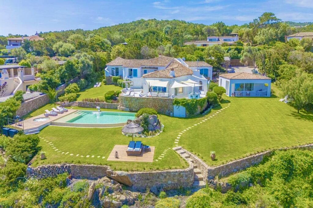 Villa Di Lusso In Affitto Pevero Fronte Mare