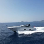 YACHT IN AFFITO LIGHT BLUE 82 PREDATOR