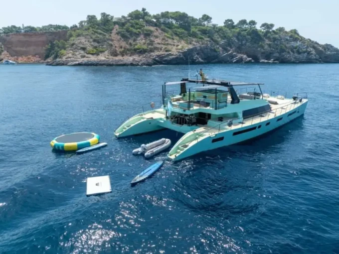 CATAMARANO IN AFFITTO CAT POWER 90