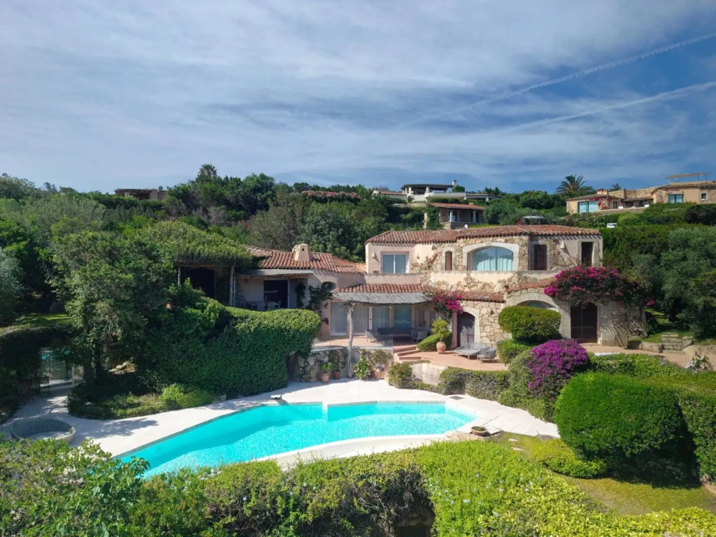 Villa Esclusiva In Affitto Romazzino
